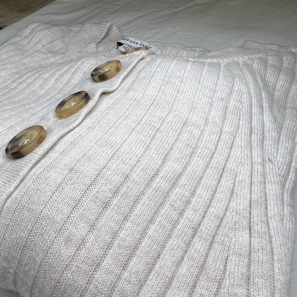 American Eagle Creme sweater - Picture 10 of 10